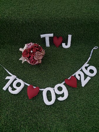 Kit Pré-Wedding Personalizado – Buquê + Varal de Data + Iniciais
