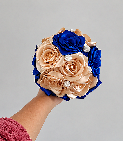 Buquê Rosas Colombianas Azul Royal e Champanhe