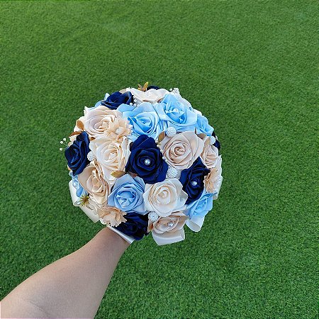 Buquê Talita - Rosas Colombianas Azul Marinho, Azul Claro, Marfim e Champanhe