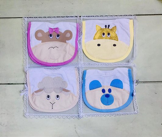 Babador de Bebê Cores Diferentes Felpudo Bordado da Hira Imi