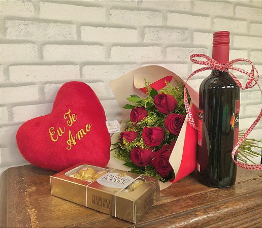 Combo G : Buquê com 12 rosas nacionais + bombom Ferrero Rocher + pelúcia coração + vinho nacional