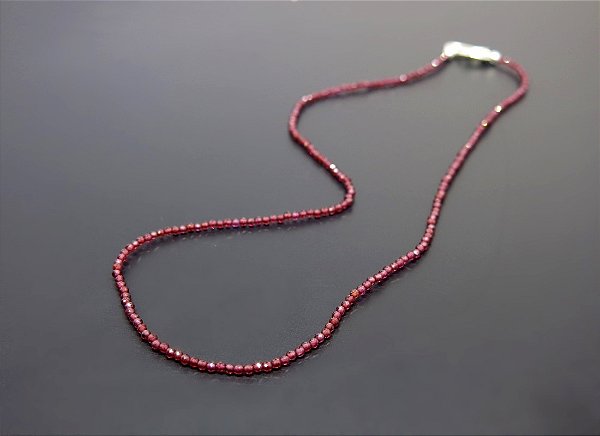 COLAR DELICADO GRANADA FACETADA GRANADA