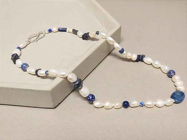 COLAR PÉROLA E LÁPIS LAZULI II