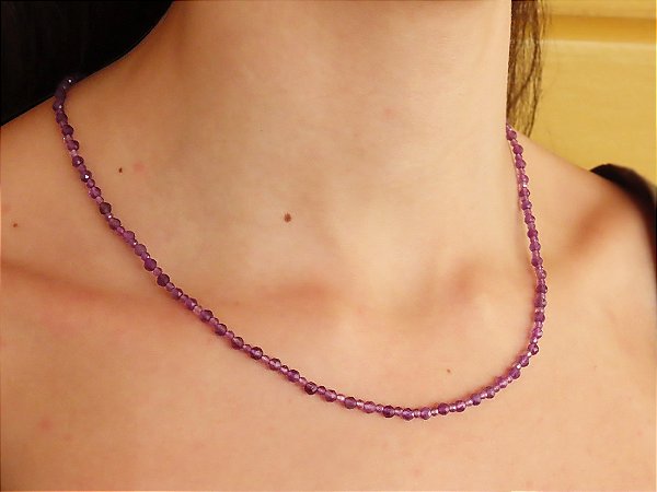 COLAR DELICADO COM AMETISTA