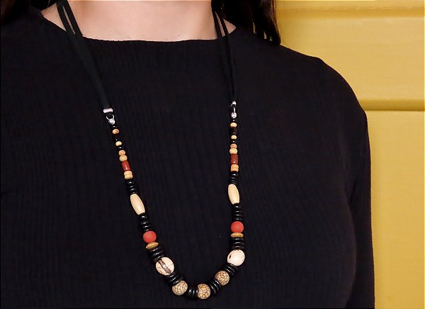 COLAR CAMURÇA JASPE E MADEIRAS DIVERSAS