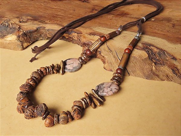 COLAR ÉTNICO JASPE, FLAMBOYANT E MADEIRAS DIVERSAS