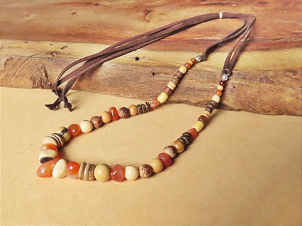 COLAR ÉTNICO MURICI E MADEIRAS DIVERSAS