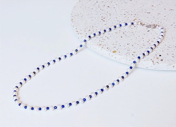 COLAR DELICADO LÁPIS LAZULI E PÉROLA BIWA