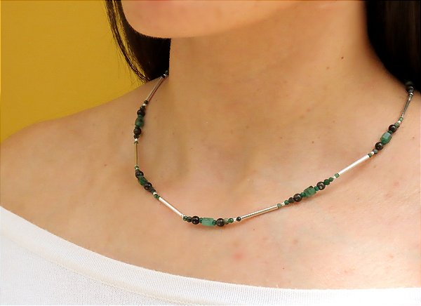 COLAR CANUTILHO COM ESMERALDA