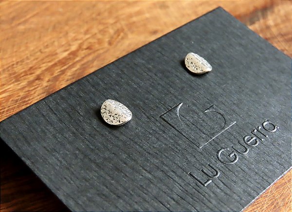 BRINCO CONVEXO TEXTURA PRATA