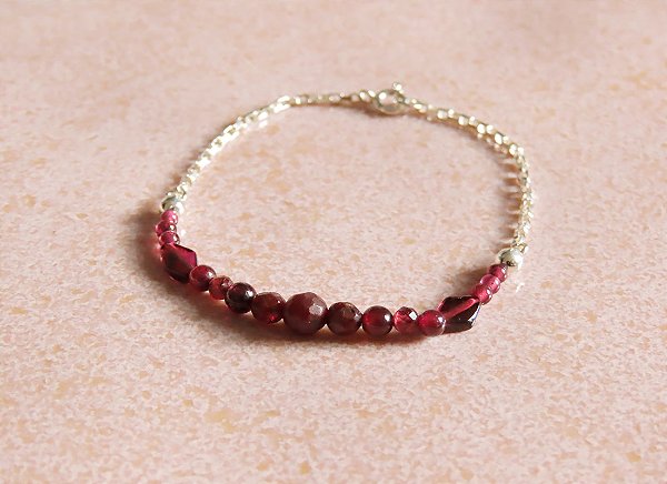 PULSEIRA CORRENTE COM GRANADA