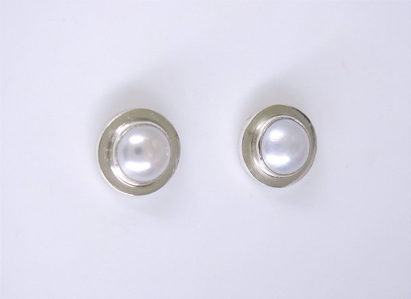 BRINCO PÉROLA BIWA MÉDIO VOLUME