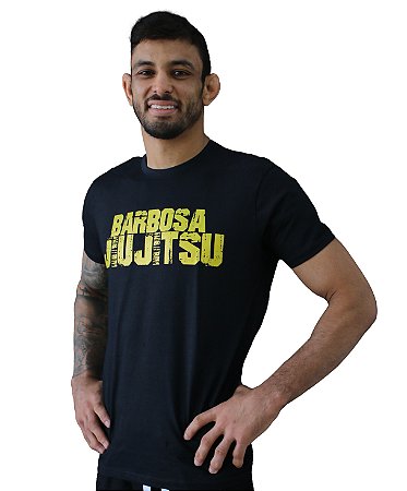 Camiseta Barbosa Jiu Jitsu na cor preta - estampa em dourado