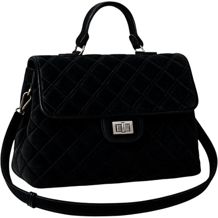 Bolsa preta aveludada.