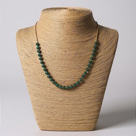 Colar com pedras verde