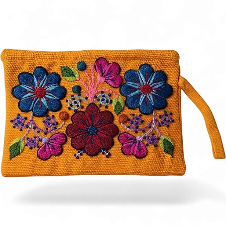 Bolsa de mão cor laranja com flores bordada.