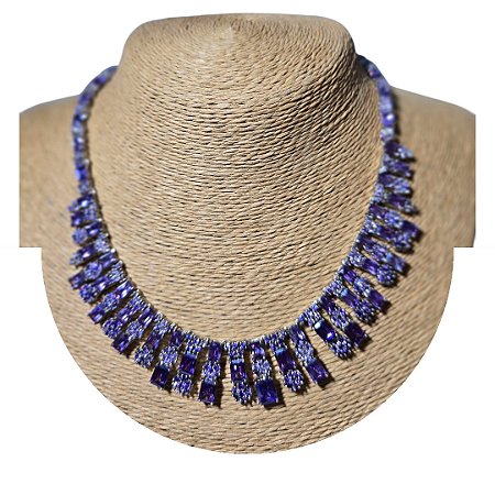 Colar com pedras Lilas