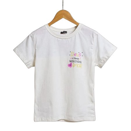 Camiseta com frase bíblica.