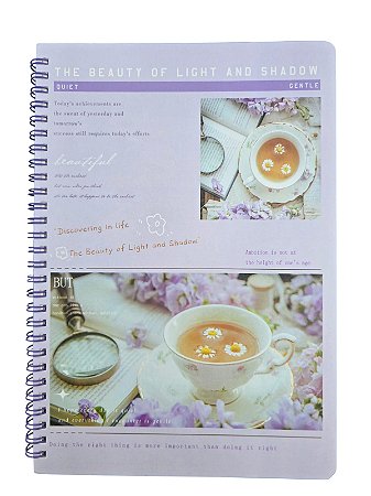 Caderno com frases motivacionais.