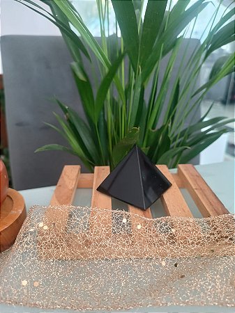 Pirâmide de Obsidiana Negra – Proteção Energética e Limpeza Profunda