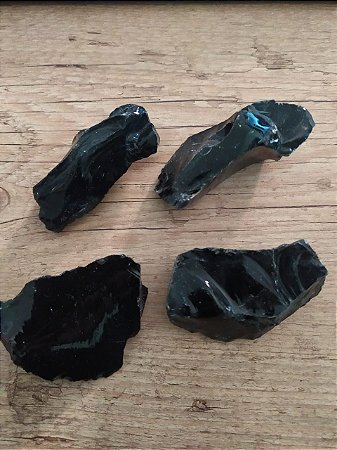 Pedra Bruta - Obsidiana Negra 100PCento  Natural  / Vitria e de Origem Vulcânica