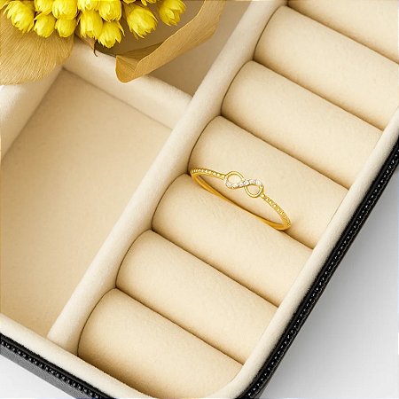 Anel infinito cravejado com zircônia folheados a ouro 18k