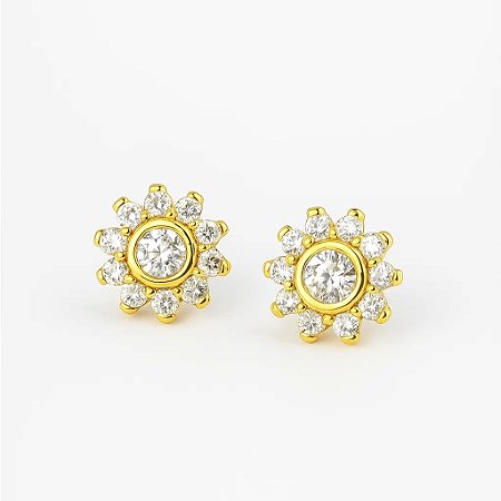 Brinco pequeno flor cravejado com zircônia folheados a ouro 18k
