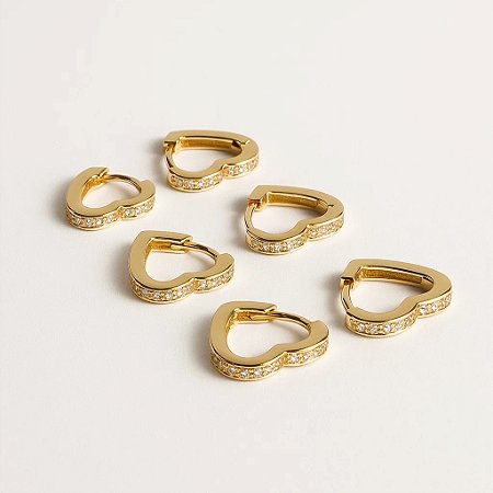 Trio de Brincos de Argola em Formato de Coração Cravejado com Zircônias Folheado em Ouro 18k