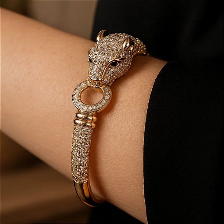 Bracelete folheado a ouro 18k com design imponente de tigre.