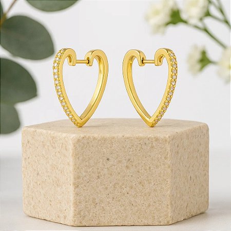 Argola Coração Cravejada com Zircônia Banhada a Ouro 18k