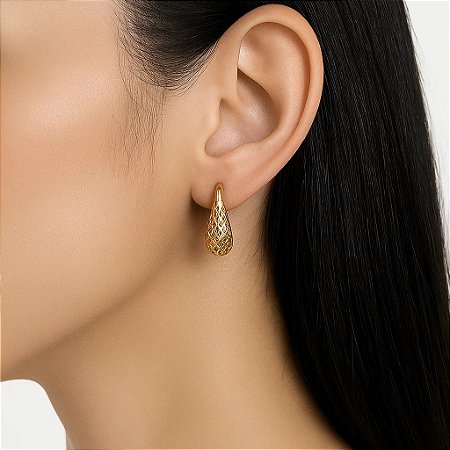 Brinco com Detalhes Vazado Folheado a Ouro 18k