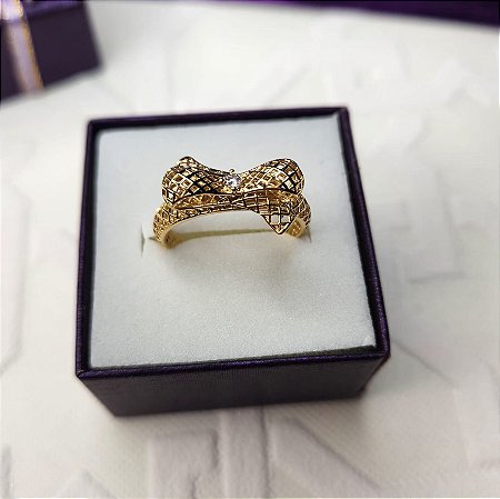 Anel com Design Moderno de Laço Folheado a Ouro 18k