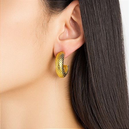 Argola Texturizada Banhada a Ouro 18k