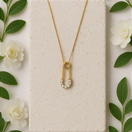 Colar com pingente presilha pequeno folheado a ouro 18k