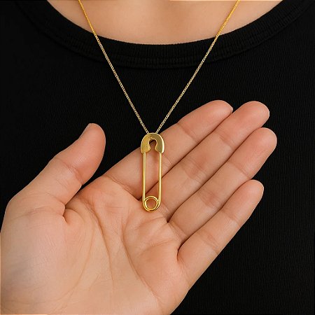 Colar com pingente de alfinete banhado em ouro 18k