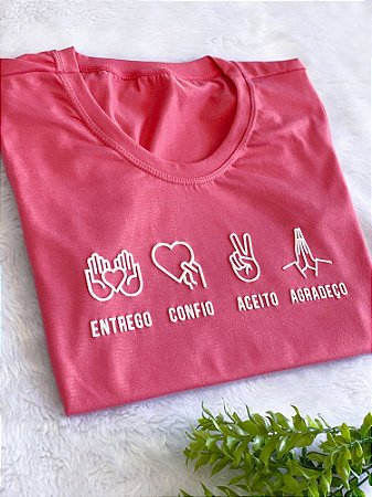 T-shirt Entrego Confio Aceito e Agradeço