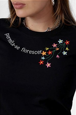 Vestido Bordado Permita-se Florescer - Versátil e Confortável