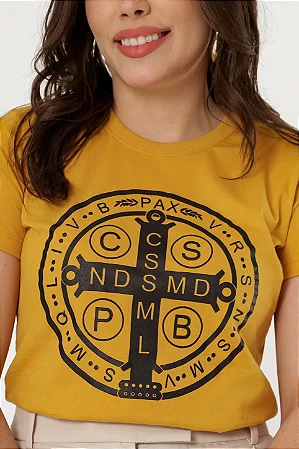 Camiseta Feminina Medalha De São Bento Mostarda Medalha São Bento P