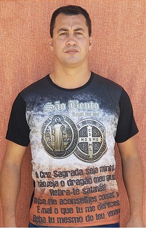 Camiseta Medalha de São Bento com Oração