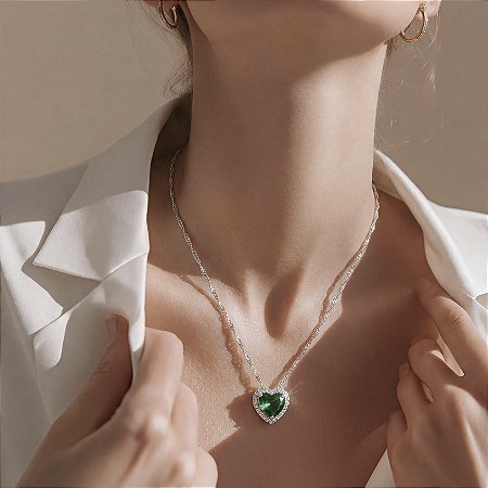 Colar Prata 925 com pingente de Coração na cor Verde Esmeralda Pequeno em ródio branco
