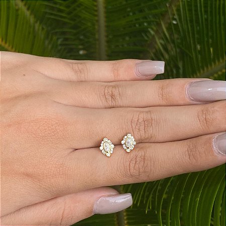 BRINCO FOLHEADO OURO 18K  OVAL COM ZIRCONIAS BRANCAS