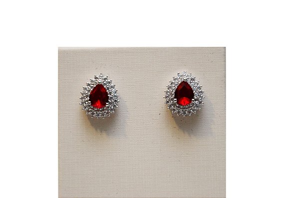 BRINCO FOLHEADO RODIO BRANCO GOTA EM ZIRCONIA CRAVEJADA E PEDRA CRISTAL VERMELHO RUBI