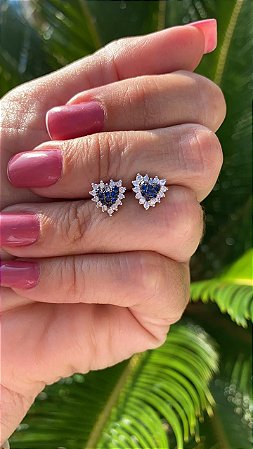 BRINCO FOLHEADO RODIO BRANCO CORAÇÃO PEQUENO NA COR AZUL CRAVEJADO