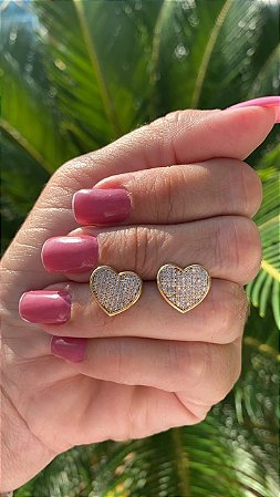 BRINCO FOLHEADO OURO18K CORAÇÃO COM ZIRCÔNIAS BRANCAS.