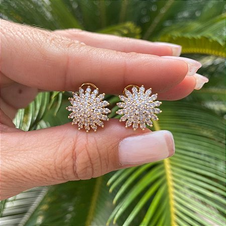 BRINCO FOLHEADO  OURO 18K  REDONDO COM MICRO ZIRCÔNIAS CRAVEJADAS