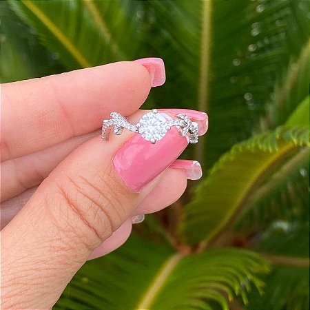 ANEL PRATA 925 COM PEDRA DE CRITAL E  LATERAL DE FOLHAS MICRO CRAVEJADAS COM ZIRCÔNIAS BRANCAS