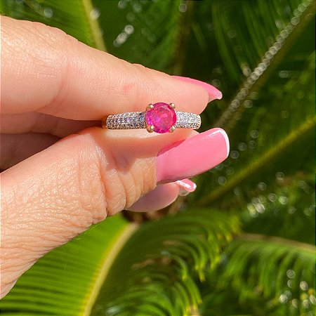 ANEL FOLHEADO RODIO BRANCO SOLITÁRIO CRAVEJADO COM MICRO ZIRCÔNIA COM PEDRA CRISTAL ROSA  RUBI