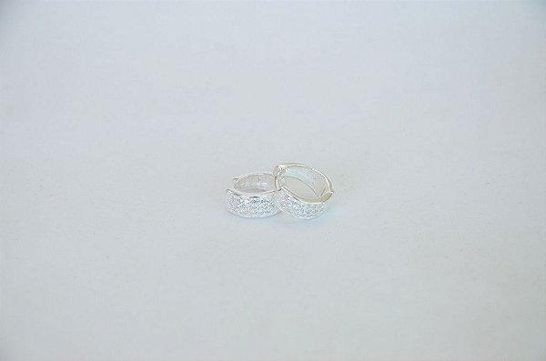 BRINCO PRATA ARGOLA MÉDIA MICRO CRAVEJADA COM ZIRCÔNIA BRANCA