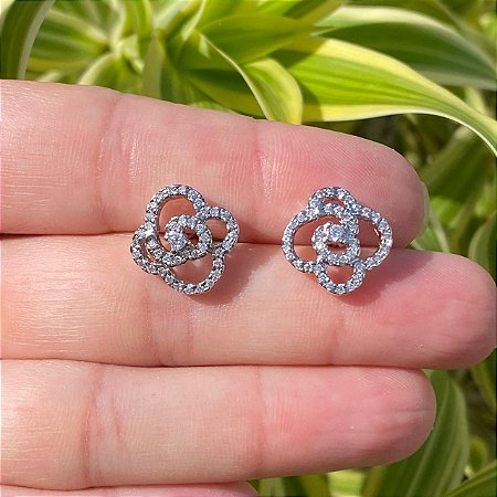 Brinco Folheado Ródio Branco Flor Cravejada Com Zircônia Branca