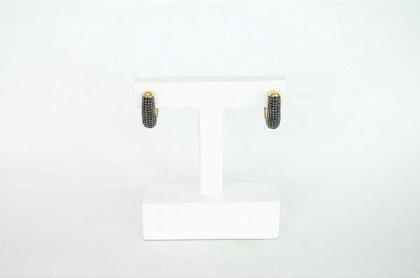 BRINCO FOLHEADO OURO 18K ARGOLA FINA CRAVEJADA COM MICRO ZIRCÔNIA NEGRA